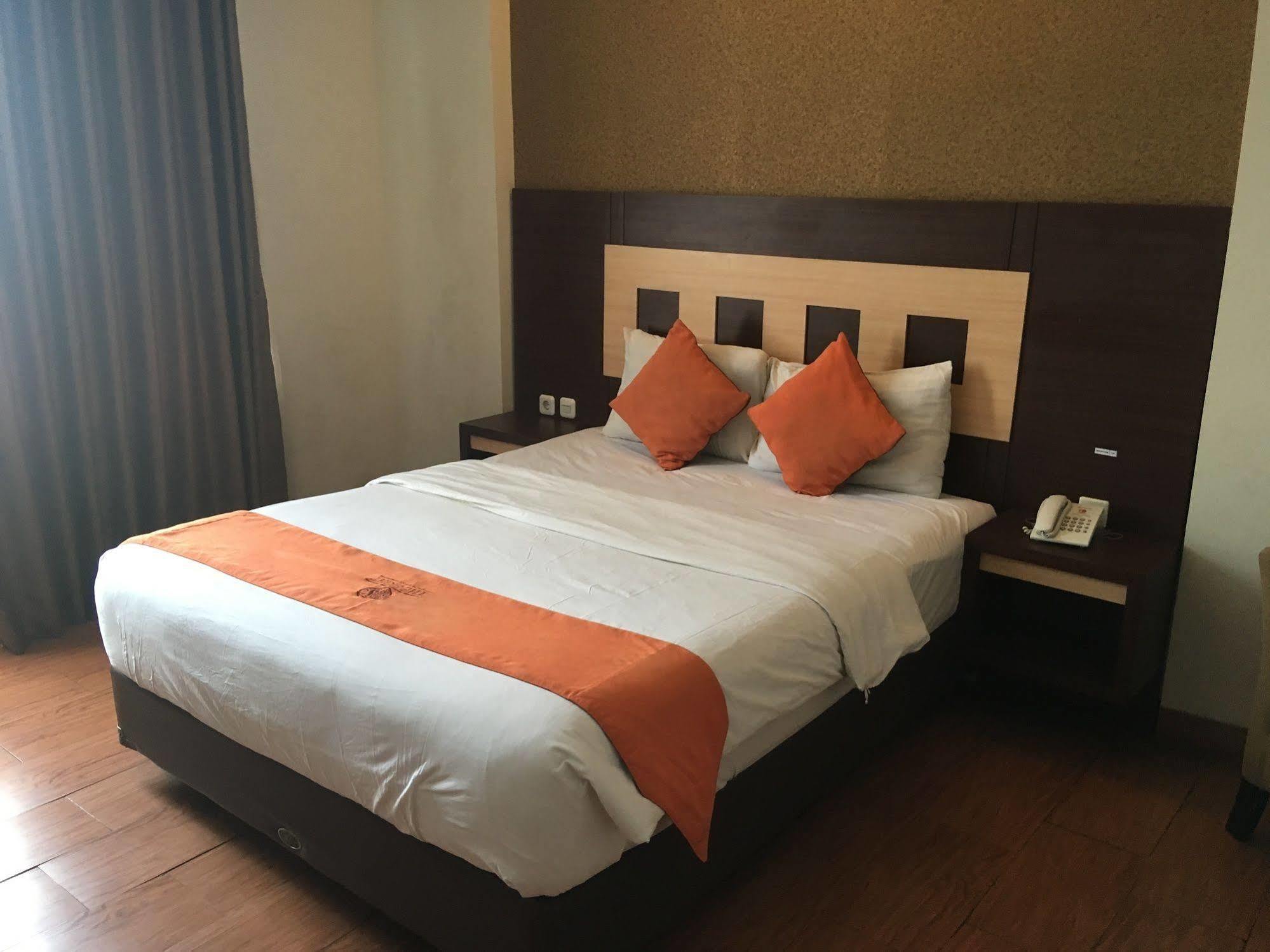 The Eight Hotel Bandung Exterior photo