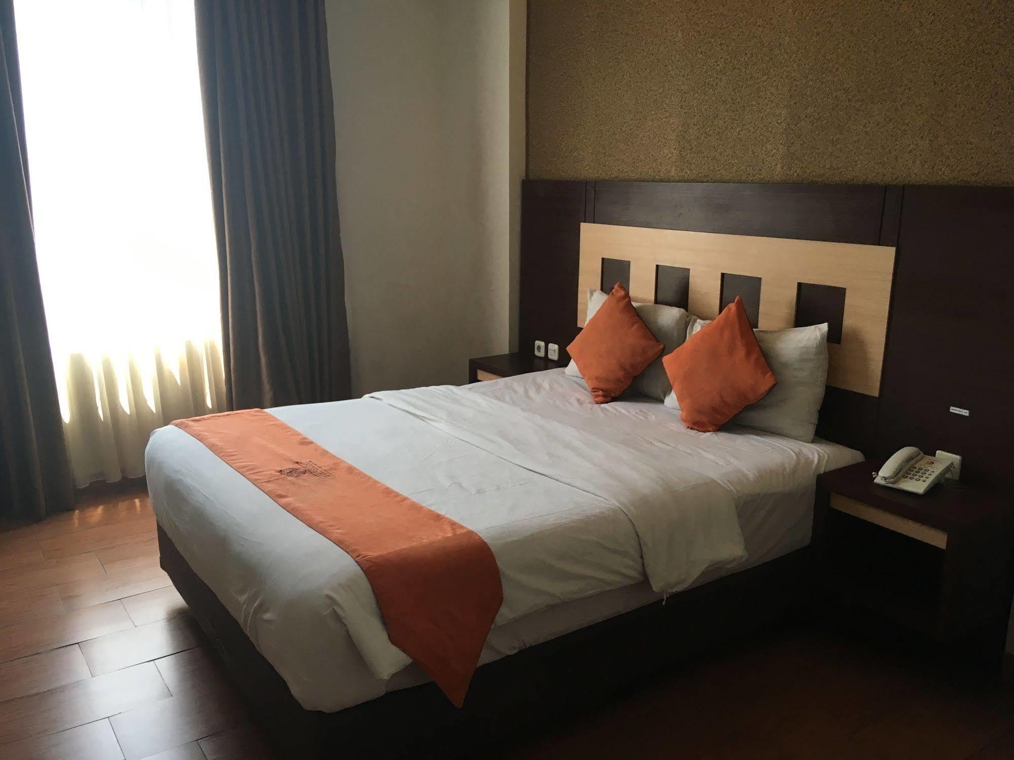 The Eight Hotel Bandung Exterior photo